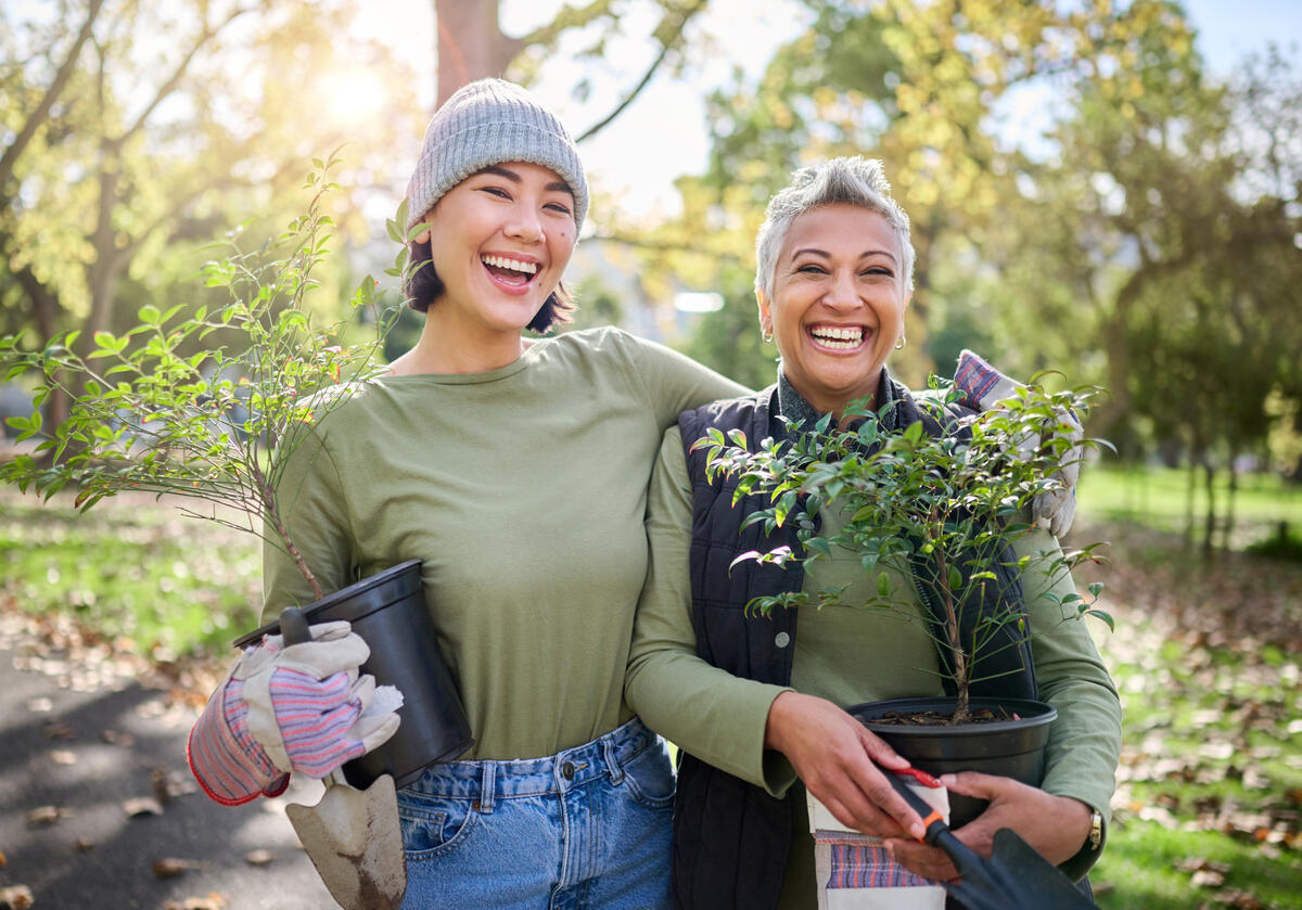 Intergenerational Volunteering (2 women)